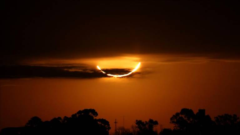 V Čilu in Argentini opazovali redek popoln Sončev mrk