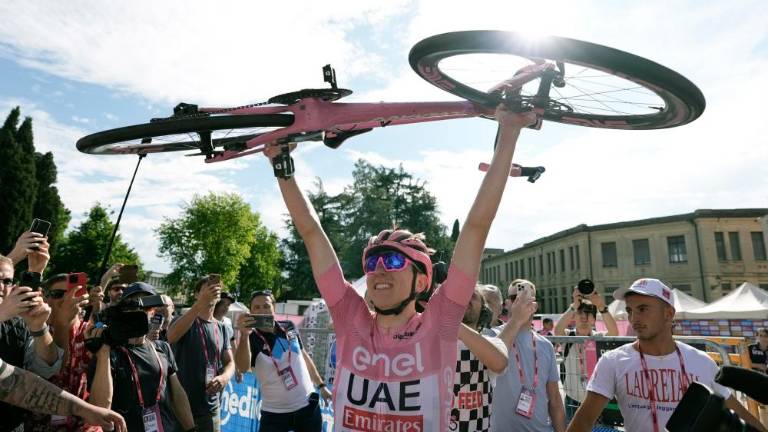 Kolesarski cesar Pogačar okronan pred Kolosejem