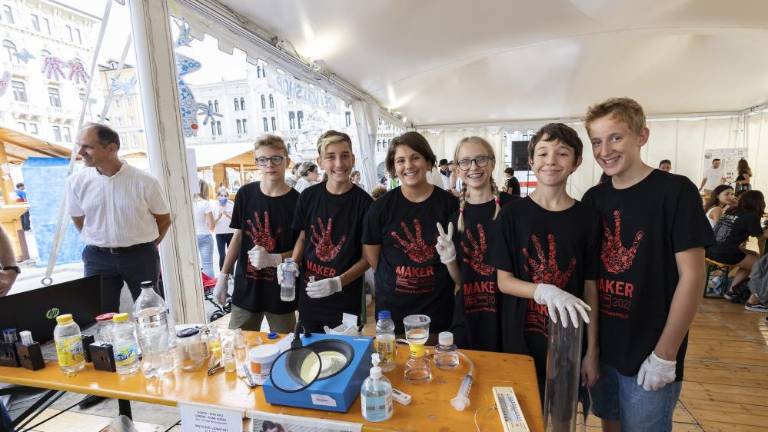 Na Velikem trgu še danes igre, poskusi in mladi geniji