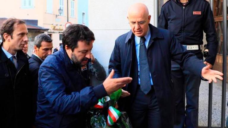 Salvini: »Osumljencem naj se nataknejo lisice«