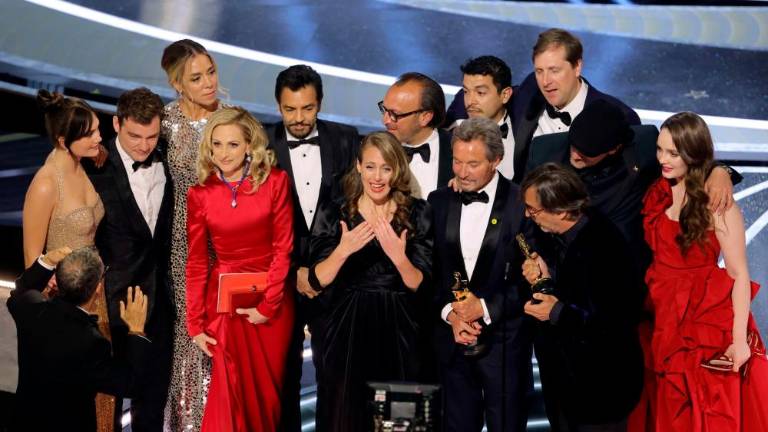 Podelitev oskarjev v znamenju filma CODA in Smithove klofute (video)