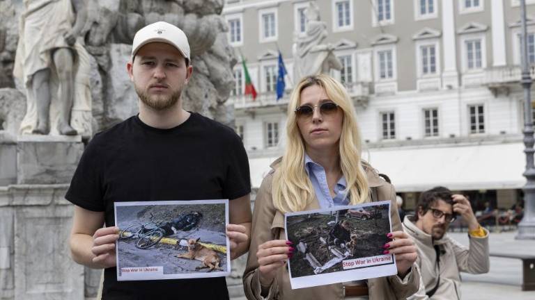 Na Velikem trgu za mir in solidarnost z žrtvami