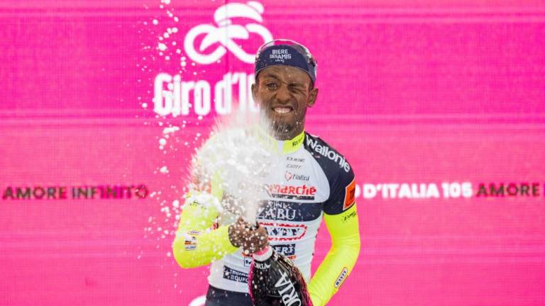 Zmagovalec včerajšnje etape zaradi absurdne nesreče zapušča Giro