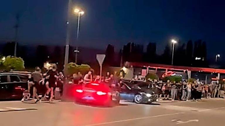 V Zagrebu 23-letnik z mercedesom zapeljal v množico ljudi