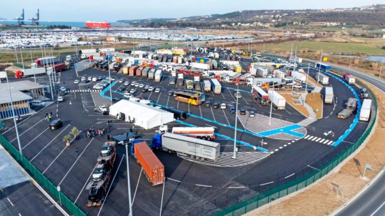 V Luki Koper odprli nov kamionski terminal