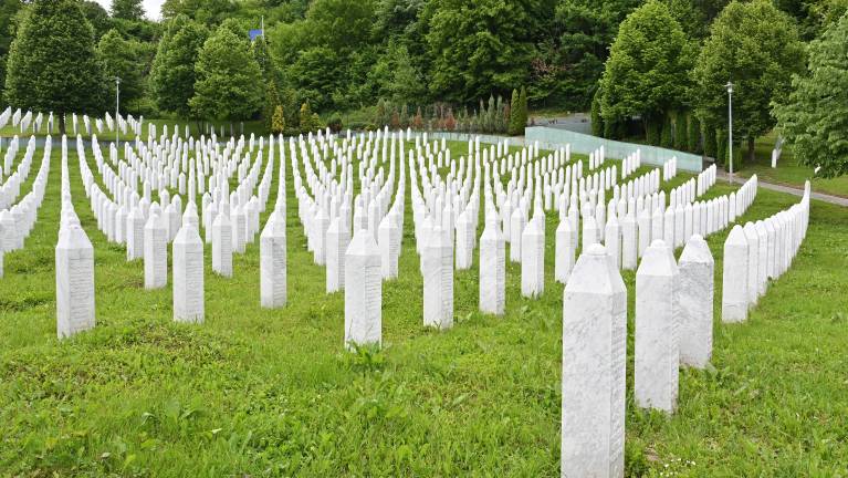 V Srebrenici se bojijo vdora policije