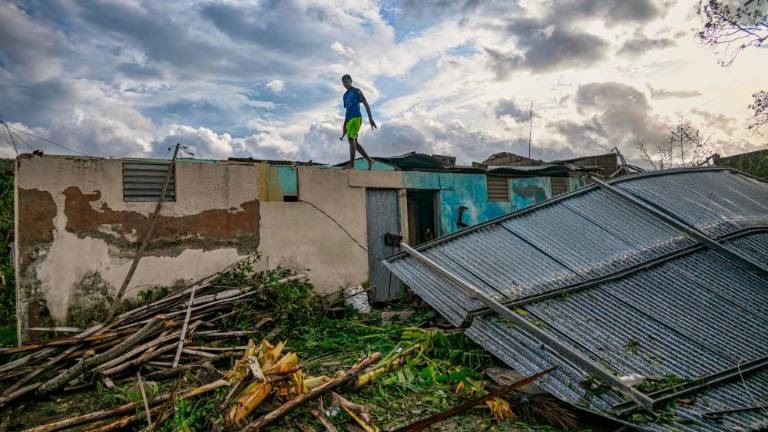 Orkan Melissa povzročil več deset smrti in ogromno škodo na Karibih