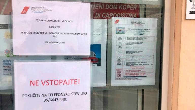 V Kopru dva obolela mimo vseh opozoril vstopila v Zdravstveni dom