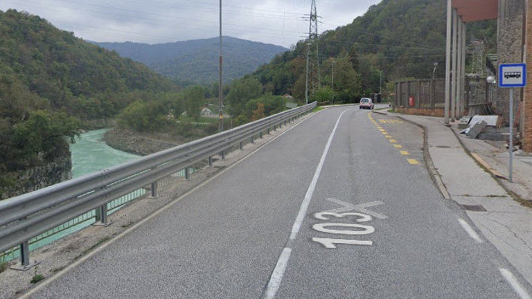 Med Kanalom in Tolminom umrl italijanski motorist