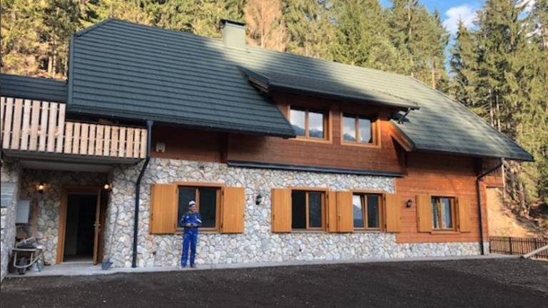 Zaključila so se obnovitvena dela senika ob koči v Žabnicah