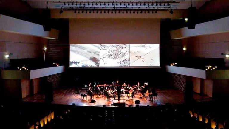 Z univerzalnostjo glasbe in lepoto brišejo meje