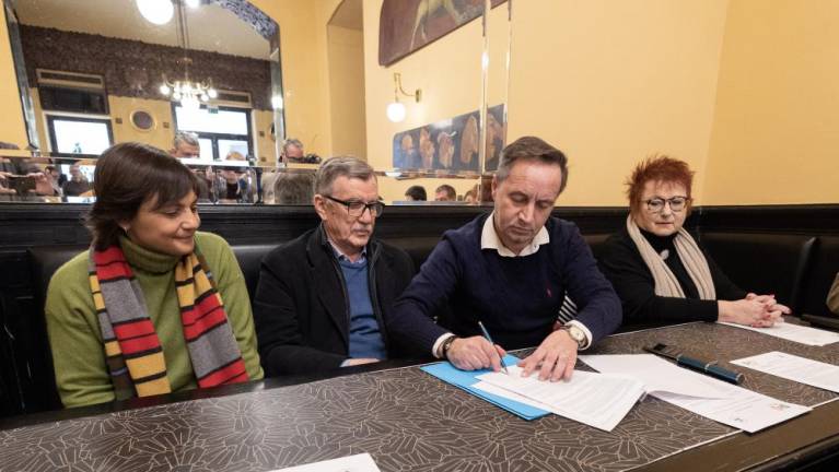 Slovenska skupnost in Demokratska stranka podpisali sporazum