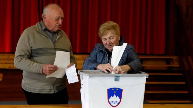 Po 60 % preštetih glasov kaže na zmago SDS Janeza Janše