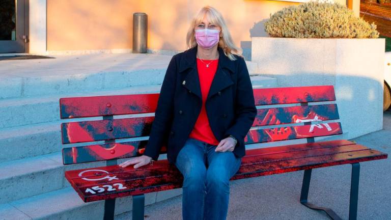 Rdeče klopi proti nasilju nad ženskami