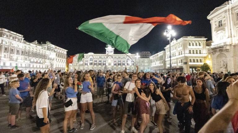 V Trstu praznovali italijansko zmago pozno v noč