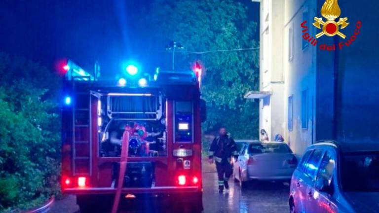 V manjšem bloku zagorelo stanovanje