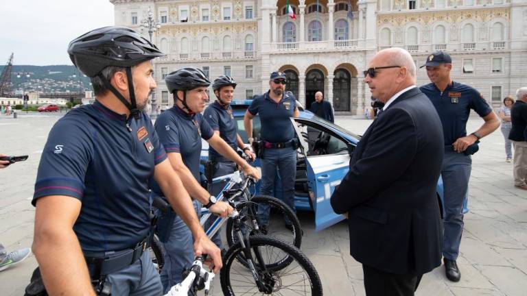 Policisti na kolesu odslej tudi po Trstu
