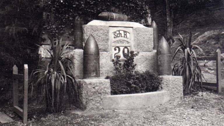 V gozdu Panovec spomenik ukrajinskim vojakom