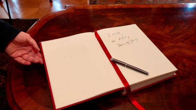 Borut Pahor prejel najvišje odlikovanje mesta Trst (foto)