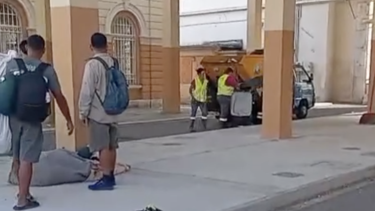 »Prebujajo nas s sirenami in kričanjem«