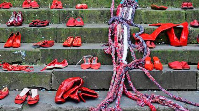 Štirideset enominutnih videoposnetkov proti nasilju nad ženskami