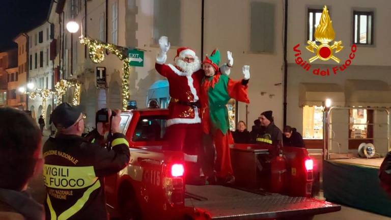 Božiček se je spustil s 70-metrskega zvonika (foto in video)