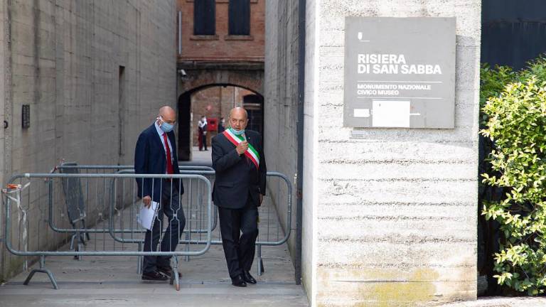 Spoštljiv poklon padlim ob 25. aprilu