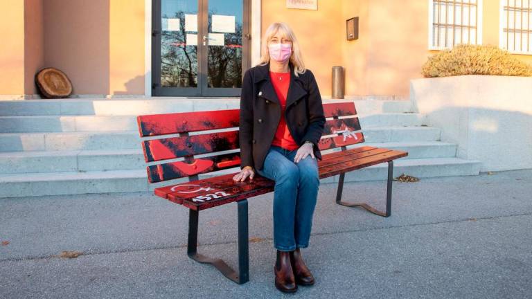 Rdeče klopi proti nasilju nad ženskami