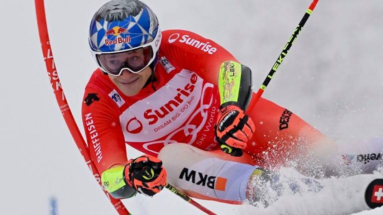 Švicar Marco Odermatt vodi v prvi vožnji Adelbodna