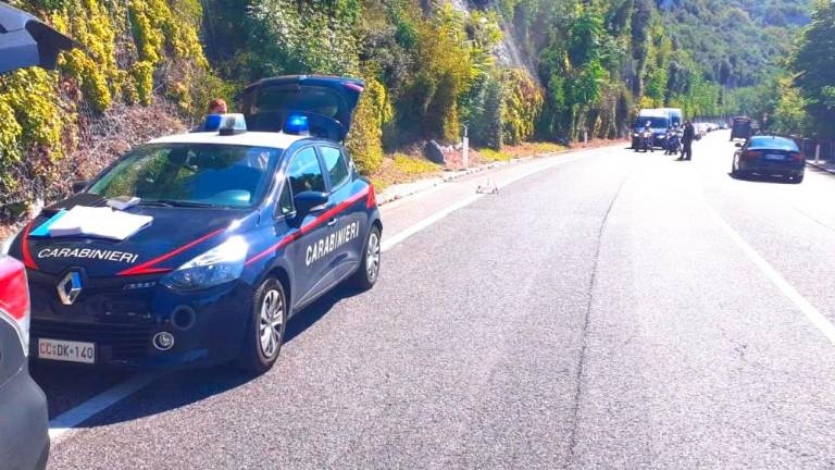 Trije poškodovani v čelnem trčenju na Obalni cesti