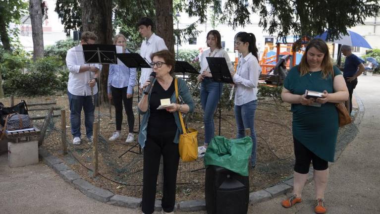 Pesniki proti vojnam