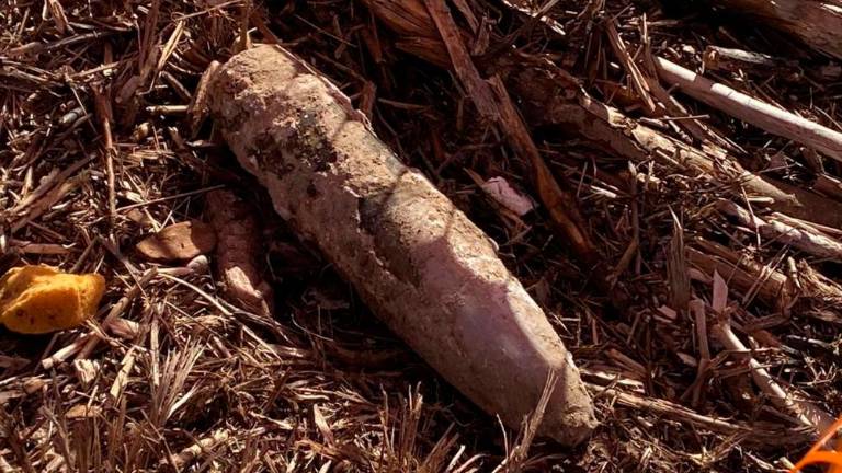 Med izkopnimi deli našli staro eksplozivno sredstvo