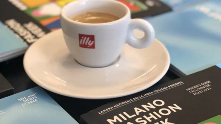 Ženska moda bo v Milanu dišala po kavi Illy