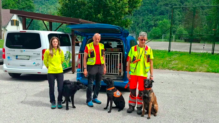 V Logu pod Mangartom že tretji dan iščejo slovaškega kolesarja