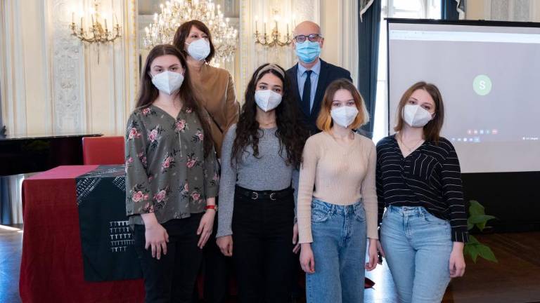 Most not in solidarnosti med Kijevom in Trstom