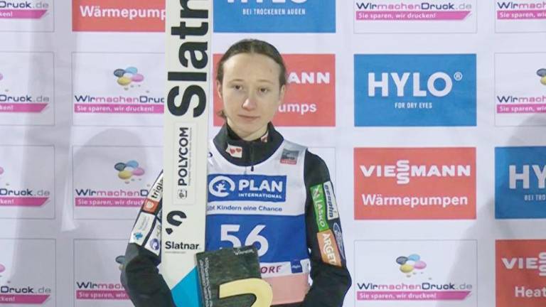 Nika Prevc vodilna v svetovnem pokalu