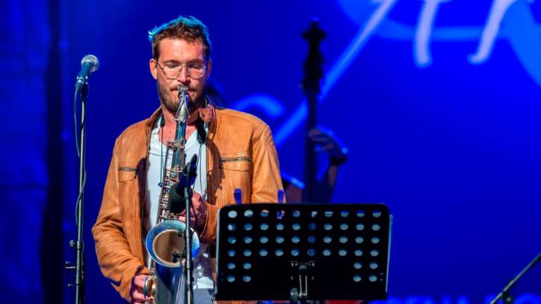 Saksofon v ospredju drevi v Knulpu