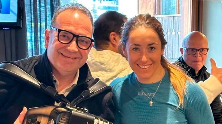 Sofia Goggia zaigrala na harmoniko Denisa Novata (video)