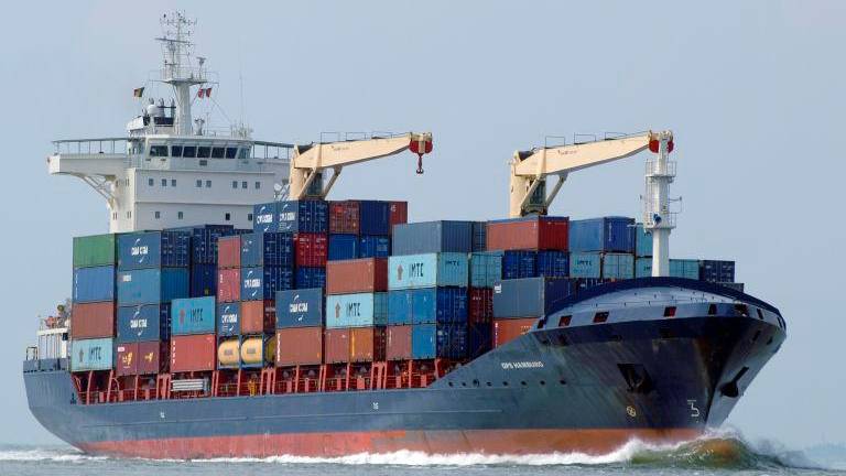 Prva kontejnerska ladja pri logistični ploščadi