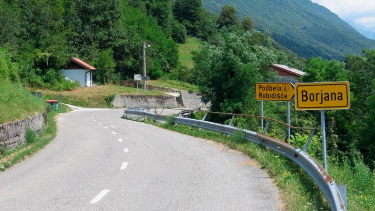 V kobariški občini ukradli spominsko ploščo NOB