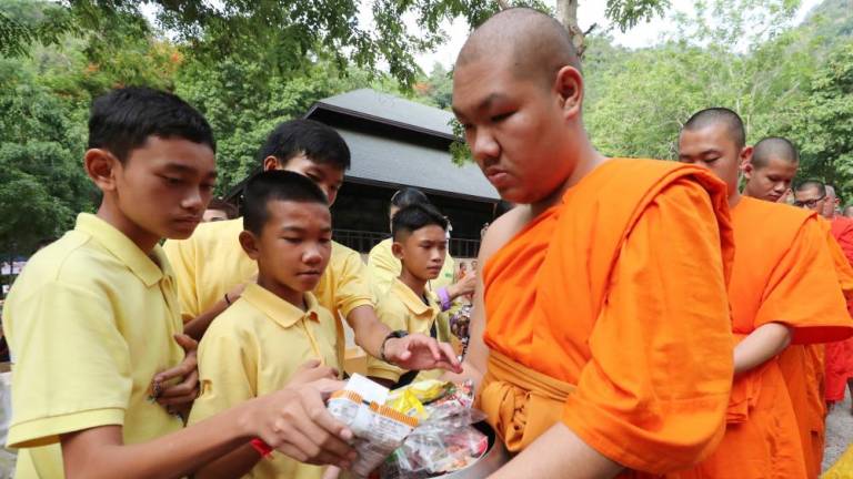 Tajski dečki spet obiskali jamo, »potolažil« jih bo Netflix