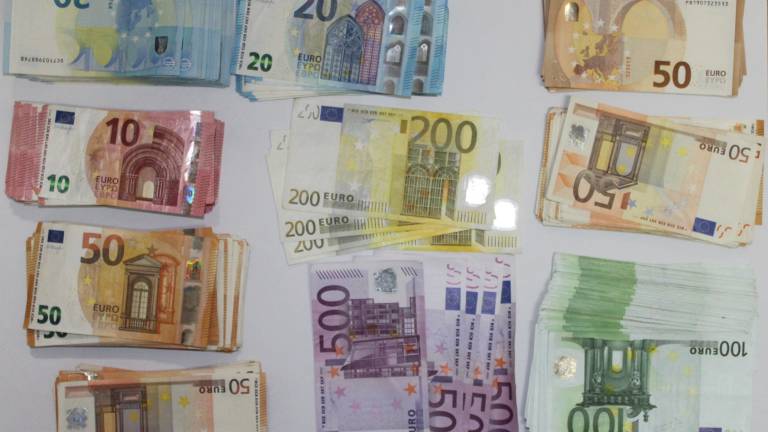 Aretirali roparja, ki je v banki grozil s pi&scaron;tolo