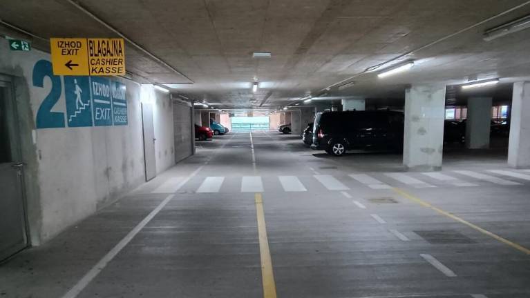 Mnoge slovenske parkirne hiše pretesne in predrage