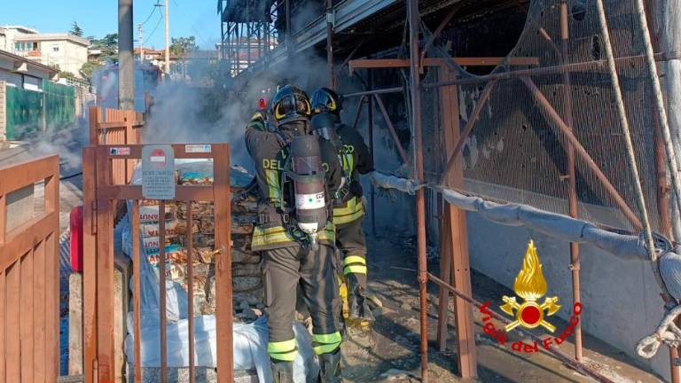 V Škednju zagorel gradbeni oder