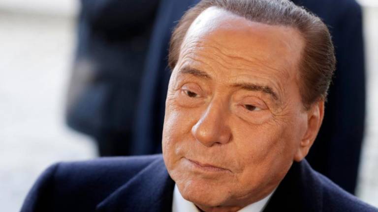 Berlusconi v bolnišnici v Monaku