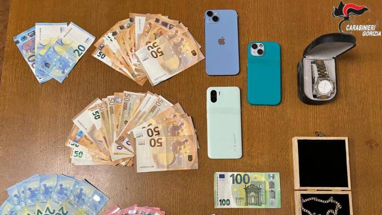 Lažna karabinjerja ogoljufala 80-letnico