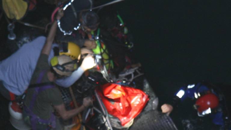 Odkrili nepoznane prehode v jami Labadnici