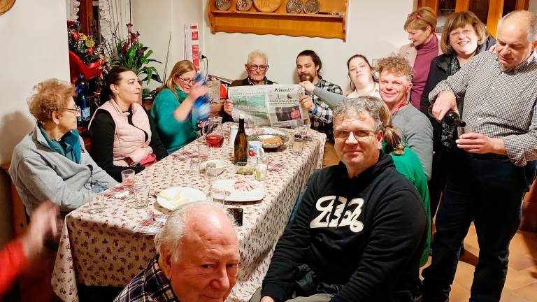 Zvesti bralec Primorskega, se veseli čestitke devetdesetega rojstnega dne. Skupnost Piščanci Lajnarji .<i>(Andrej Piščanc)</i>