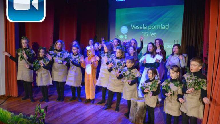 Praznovanje z mladinsko spevoigro Kresniček
