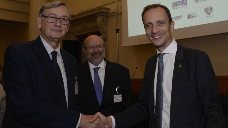 Italija naj ratificira listino o manj&scaron;inah